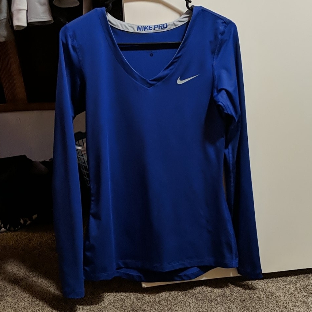 Athletic long sleeve